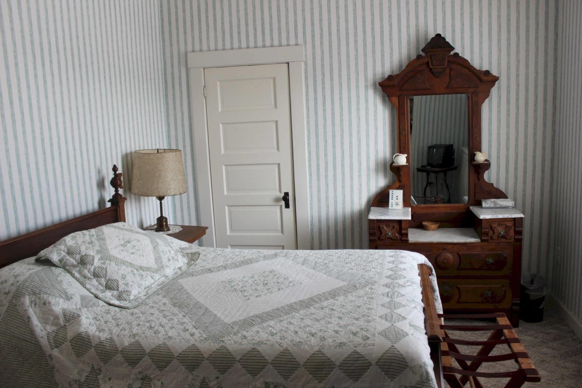 Casselman Inn Grantsville エクステリア 写真